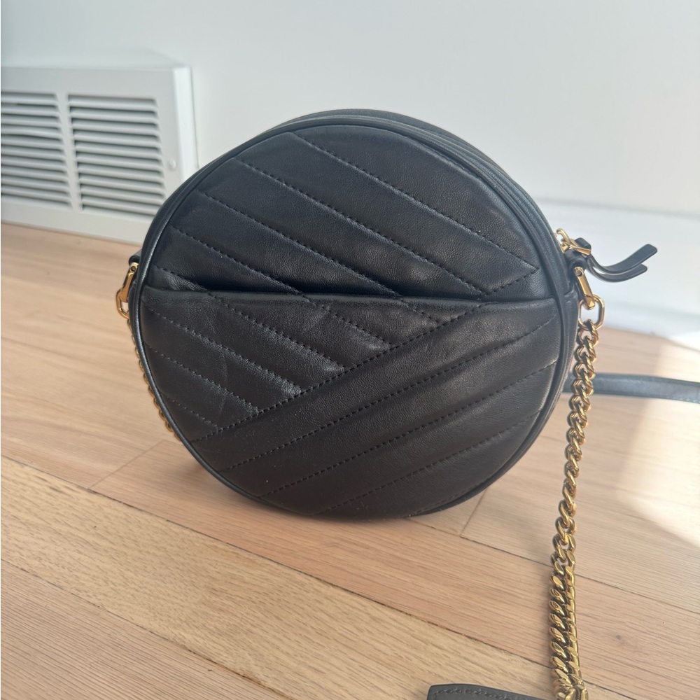 Tory Burch Black Round Crossbody Bag with Gold Chain - Picture 2 of 5